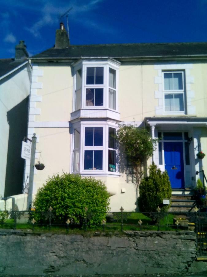 Y Garreg Wen Bed and Breakfast Llanybyther Exteriör bild