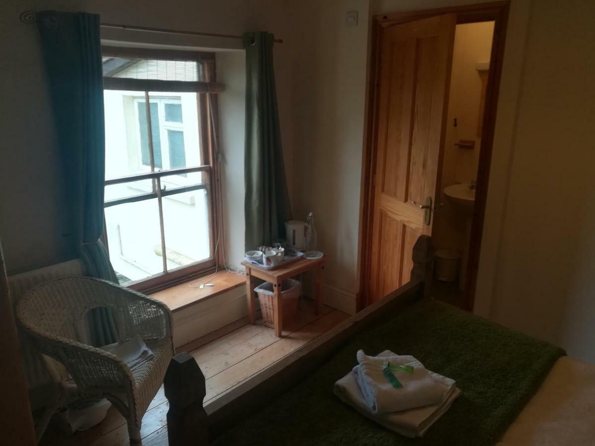 Y Garreg Wen Bed and Breakfast Llanybyther Exteriör bild