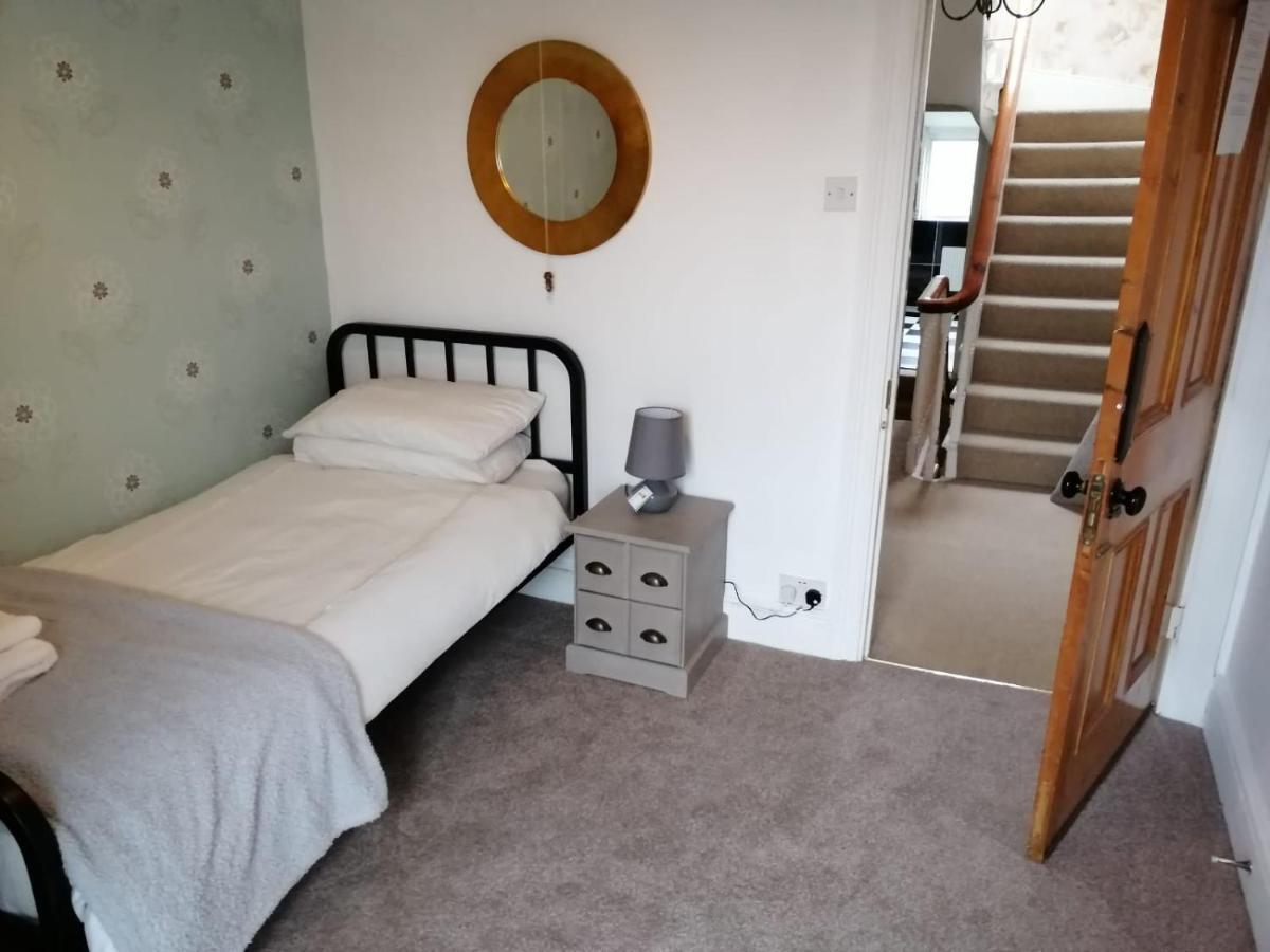 Y Garreg Wen Bed and Breakfast Llanybyther Exteriör bild